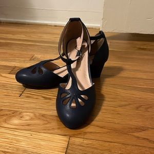Chase & Chloe Navy Retro Vintage Style Wedge Heels - NWB size 7.5